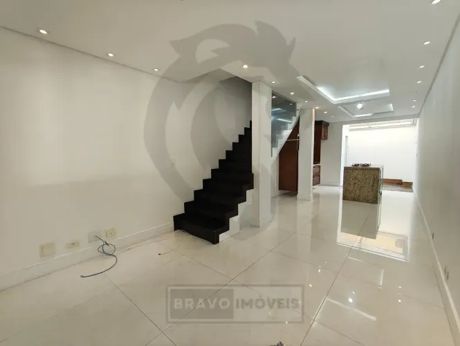 Sobrado em condomínio para aluguel possui 50 metros quadrados com 2 quartos