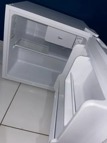 Frigobar midea muito novo estado de zero