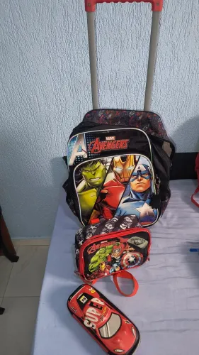Vendo Mochila vingadores, lancheira Marvel Vingadores e Estojo escolar carros