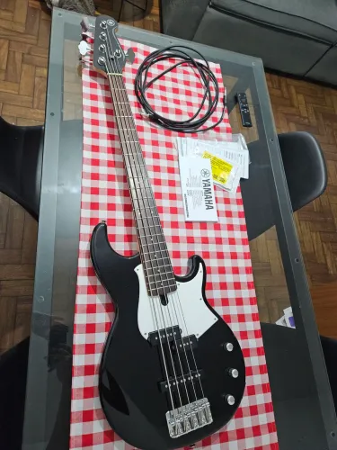 Baixo Yamaha Bb235