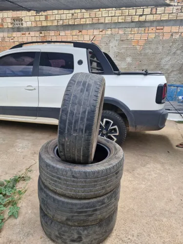 Vendo 4 pneus 205/60/15