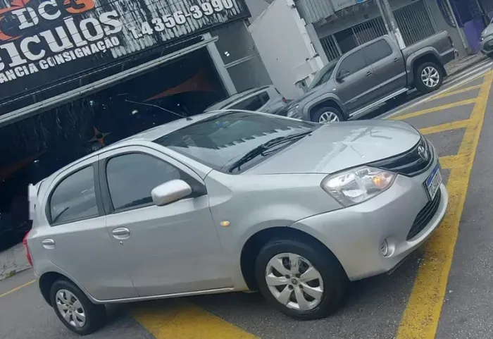 Toyota Etios XS 1.3 Flex 16V 5P Mec. 2013