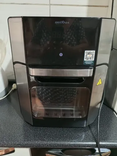 Vendo essa fritadeira Air Fryer Oven da Britânia, modelo BFR2100P, 220V.