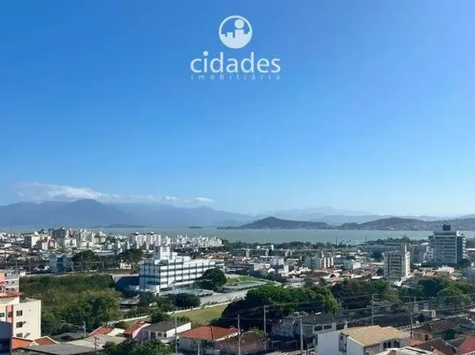 Apartamento de 2 dormitórios, sendo 1 suíte. Localização privilegiada e vista para o mar!