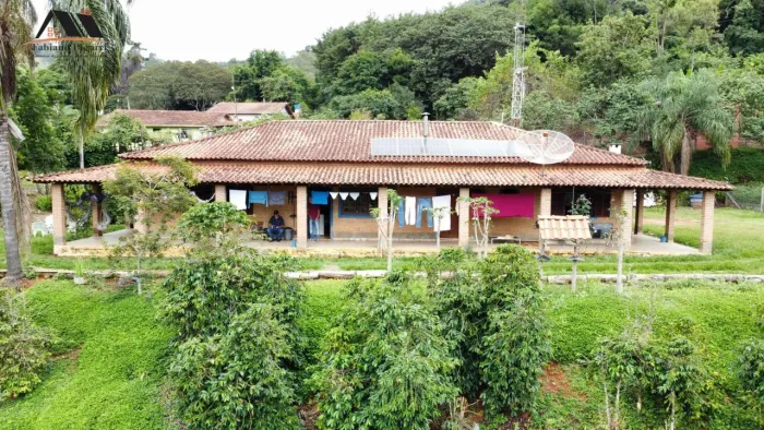 Sítio para Venda em Pedra Bela, zona rural, 5 dormitórios, 1 suíte, 3 banheiros