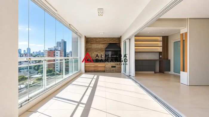 Apartamento à Venda em Pinheiros 211 m², 3 Suítes e 3 Vagas