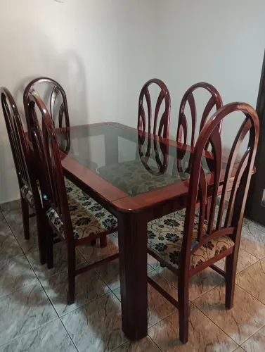 Mesa com 6 cadeiras 