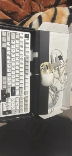 Teclado Aula F99 e Attack Shark X6