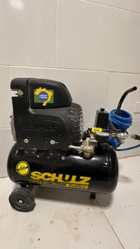 COMPRESSOR DE AR SCHULZ PRÁTIKO - SEMINOVO COM ACESSÓRIOS!