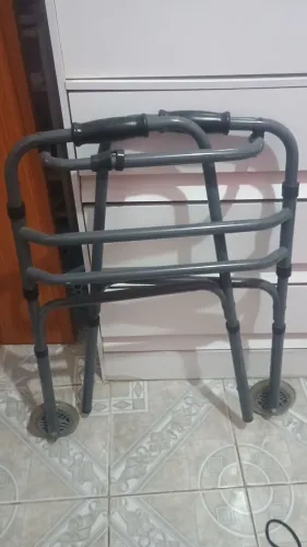 Andador ortopédico adulto