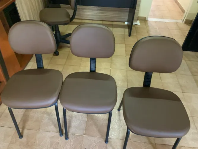 CADEIRAS FIXAS  OPERATIVAS- MARROM ( CADA)