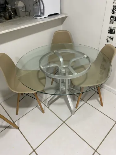 Mesa de vidro 4 lugares.