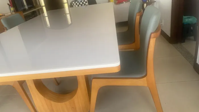 Vendo mesa mais 4 cadeiras