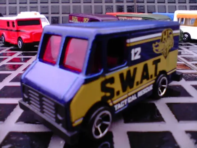 MINIATURA PANEL VAN S.W.A.T. 12 TATICAL RESCUE - SCALE 1/70 HW.