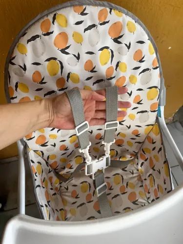 Cadeira de alimentação infantil