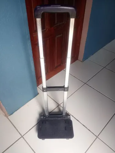 Vende-se carrinho para mochila escolar.
