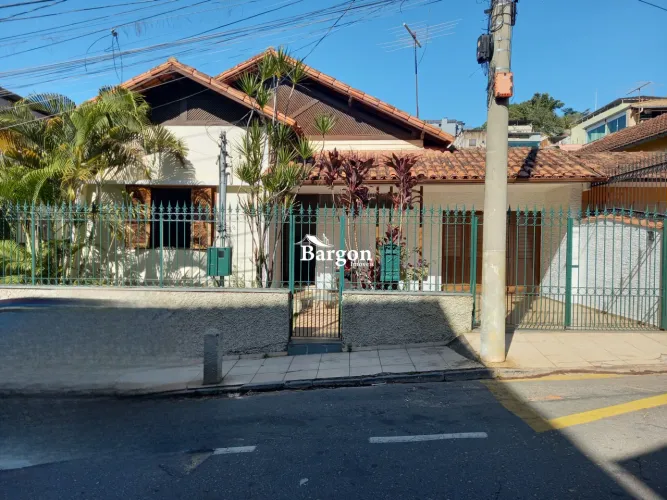 Casa com 3 quartos sendo 1 suíte a venda no Bairro Grajaú em Juiz de Fora
