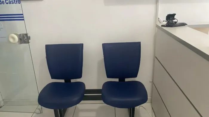 Longarina de couro para Recepção - 2 Lugares | Excelente Estado