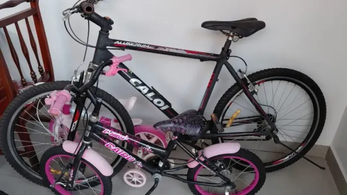 Bike uma cairu aro 16 e uma caloi aro 26