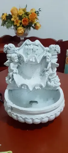 Fonte anjo em resina