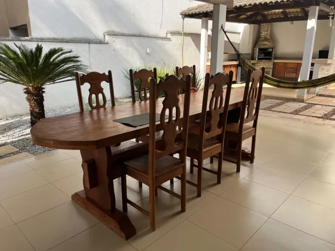 Mesa, madeira maciça com 6 cadeiras