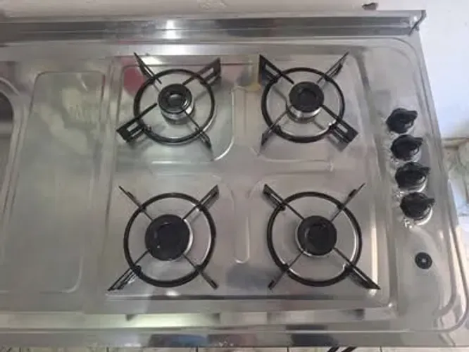Pia com cooktop em inox