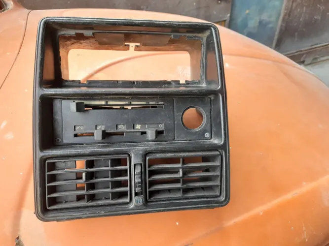 Moldura painel central do Fiat uno 84 85 86 87