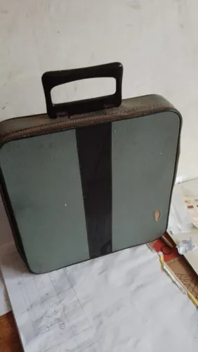Máquina de escrever Olivetti lettera 32