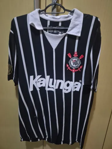 Kit camisa retro do Corinthians.