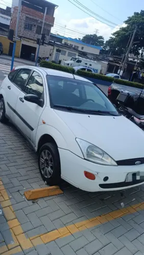 Ford Focus 1.8 16V 5P 2002