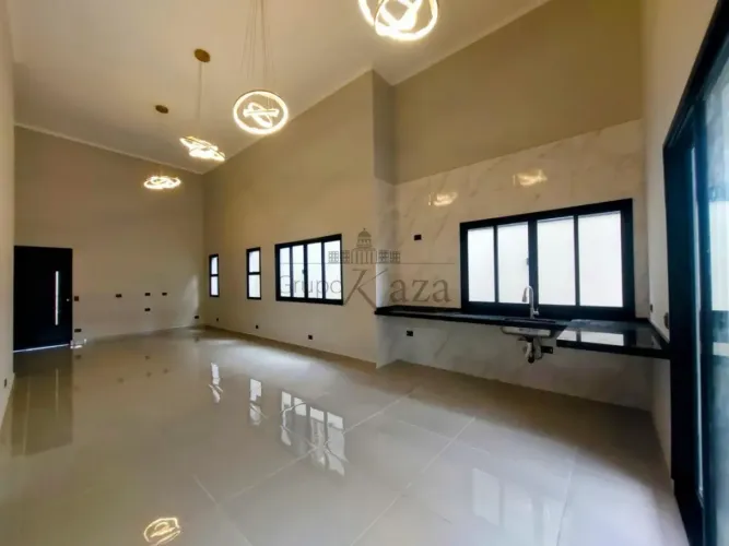 Oportunidade - Casa Térrea em Condomínio - Golden Park Jacareí - Jardim Residencial Golden