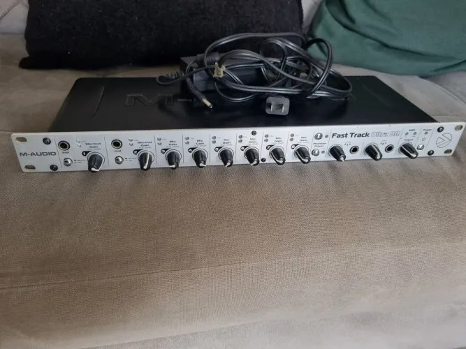 Interface de audio fast track ultra 8R