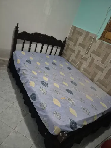 Cama em madeira c colchao fofinho
