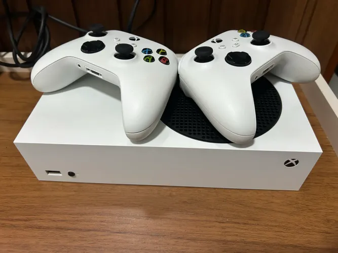 Xbox 360 series S com nota e caixa 2 controles
