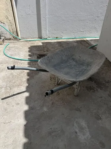 VENDO CARRINHO DE MÃO