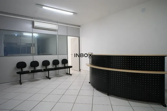 NO CENTRO HISTORICO DE PORTO ALEGRE/RS CONJUNTO COMERCIAL PARA VENDA OU LOCAÇÃO