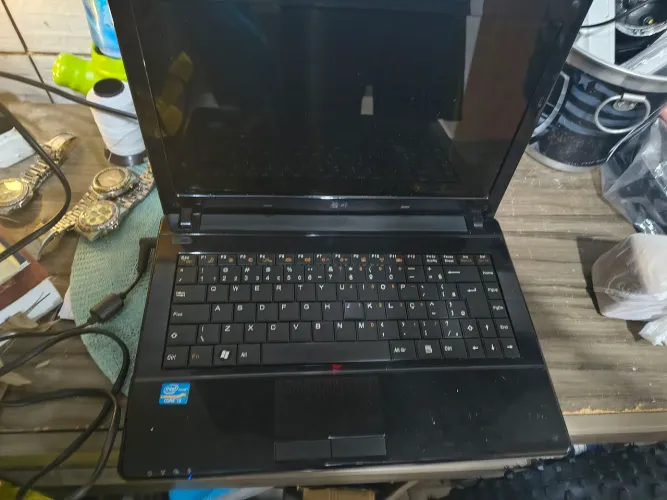 Vendo notebook innov modelo 40117 com defeito