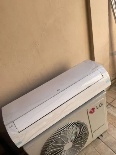 Ar condicionado no plástico com carga de gás r32 completa