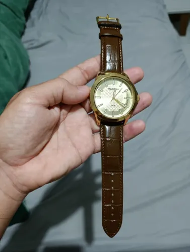 Relógio Mondaine Dourado com pulseira de couro na caixa muito novo