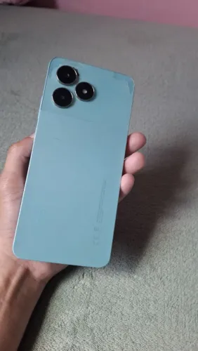 Celular no precinho