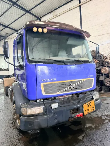 CABINE VOLVO VM 240 260 LEITO COMPLETA | BH-MG