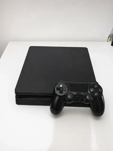 Ps4 Slim com Red2 mídia física