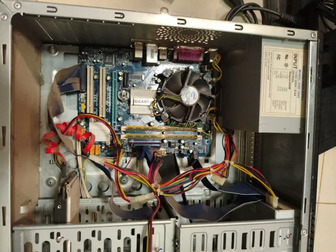 Cpu Pentium 4gb DDR2 80gb HD 