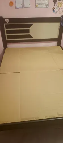 Cama de casal madeira maciça , pra vender logo 
