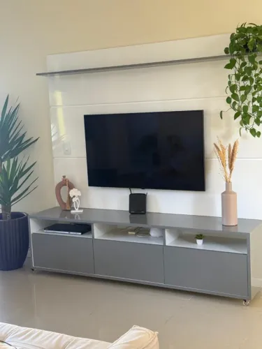 Rack e Painel, 100% MDF, laca, 2,20 de largura