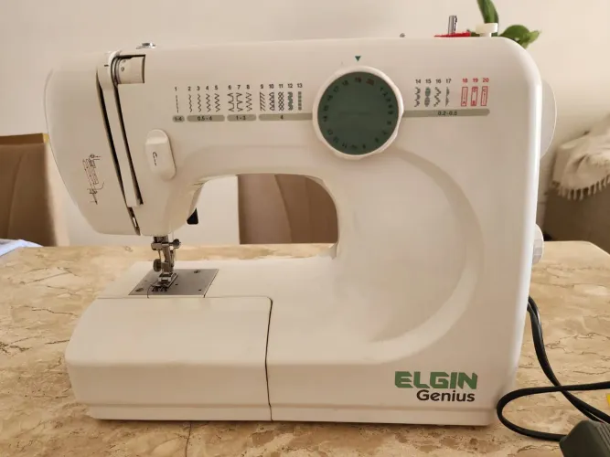 Maquina de costura Elgin JX 4000