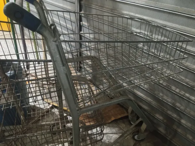 Vende-se carrinho para mercadinho