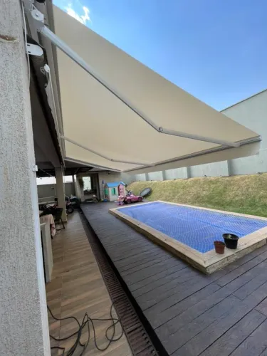 Toldo articulado manual ou motorizado sob medida 