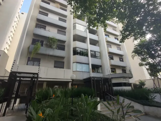 Apartamento de 4 dormitórios (2 suítes) e 3 garagens com 194 m2 no  Campo Belo - São Paulo