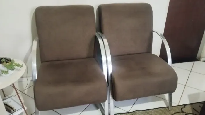 Par de poltronas em sued, perfeito estado
